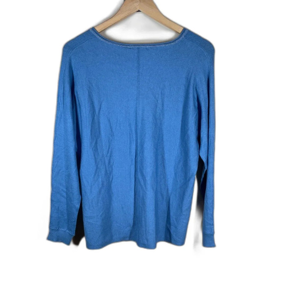 Isela NWT Blue V Neck Sweater Long Sleeve Super Soft Metallic Thread Size S - Picture 2 of 7